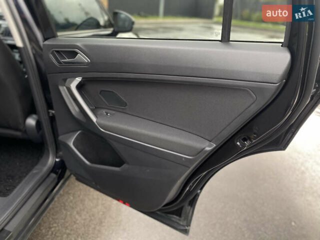 Чорний Фольксваген Тігуан, об'ємом двигуна 1.98 л та пробігом 44 тис. км за 19750 $, фото 36 на Automoto.ua