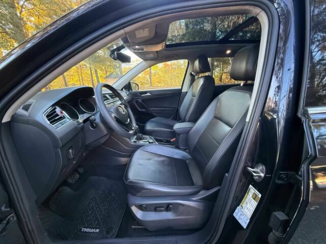 Чорний Фольксваген Тігуан, об'ємом двигуна 2 л та пробігом 26 тис. км за 12300 $, фото 9 на Automoto.ua