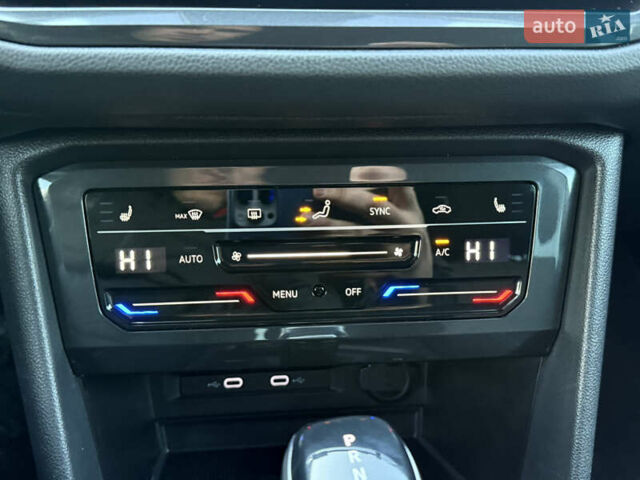 Черный Фольксваген Тигуан, объемом двигателя 2 л и пробегом 165 тыс. км за 29999 $, фото 55 на Automoto.ua