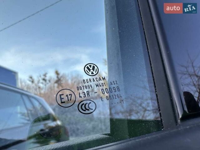 Черный Фольксваген Тигуан, объемом двигателя 2 л и пробегом 180 тыс. км за 29550 $, фото 50 на Automoto.ua