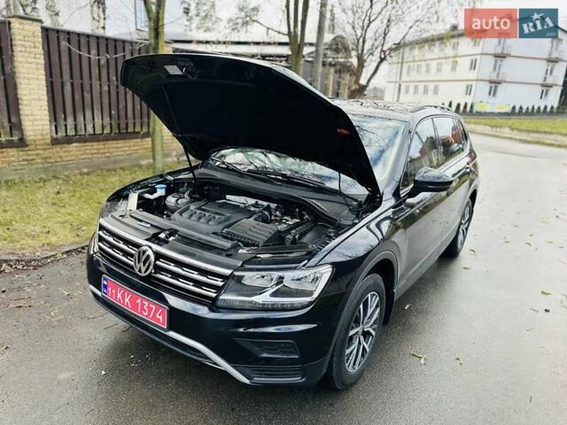 Черный Фольксваген Тигуан, объемом двигателя 2 л и пробегом 40 тыс. км за 17999 $, фото 13 на Automoto.ua