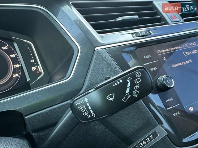 Черный Фольксваген Тигуан, объемом двигателя 2 л и пробегом 180 тыс. км за 29550 $, фото 62 на Automoto.ua