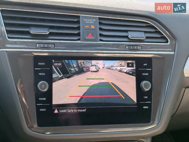 Черный Фольксваген Тигуан, объемом двигателя 2 л и пробегом 46 тыс. км за 22380 $, фото 32 на Automoto.ua