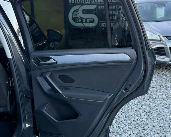 Черный Фольксваген Тигуан, объемом двигателя 2 л и пробегом 165 тыс. км за 29999 $, фото 42 на Automoto.ua