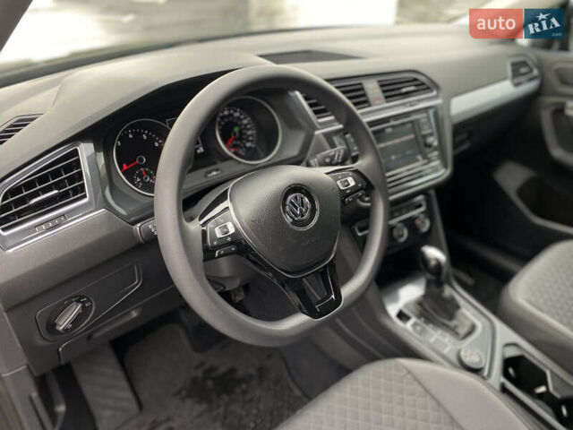 Чорний Фольксваген Тігуан, об'ємом двигуна 1.98 л та пробігом 44 тис. км за 19750 $, фото 22 на Automoto.ua