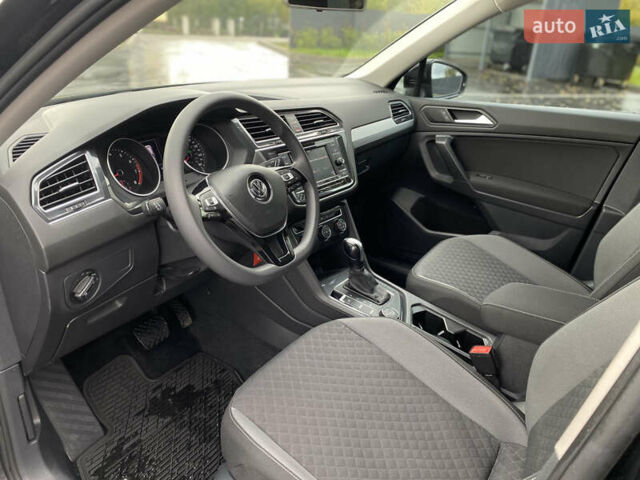 Чорний Фольксваген Тігуан, об'ємом двигуна 1.98 л та пробігом 44 тис. км за 19750 $, фото 21 на Automoto.ua