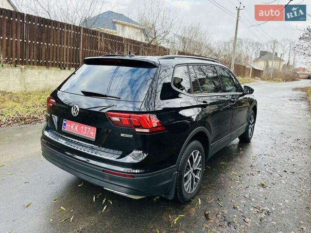 Черный Фольксваген Тигуан, объемом двигателя 2 л и пробегом 40 тыс. км за 17999 $, фото 10 на Automoto.ua