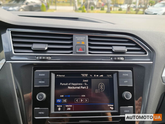 Чорний Фольксваген Тігуан, об'ємом двигуна 2 л та пробігом 25 тис. км за 28400 $, фото 9 на Automoto.ua