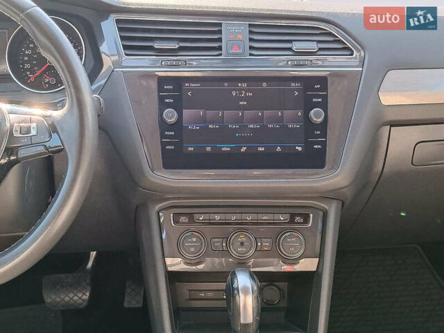 Черный Фольксваген Тигуан, объемом двигателя 2 л и пробегом 46 тыс. км за 22380 $, фото 18 на Automoto.ua