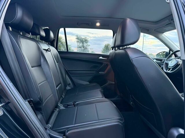 Черный Фольксваген Тигуан, объемом двигателя 2 л и пробегом 30 тыс. км за 14400 $, фото 12 на Automoto.ua