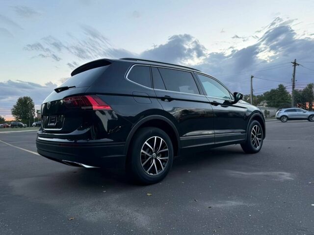 Черный Фольксваген Тигуан, объемом двигателя 2 л и пробегом 30 тыс. км за 14400 $, фото 3 на Automoto.ua