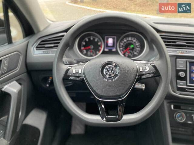 Чорний Фольксваген Тігуан, об'ємом двигуна 1.98 л та пробігом 44 тис. км за 18200 $, фото 22 на Automoto.ua