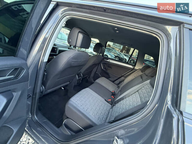 Черный Фольксваген Тигуан, объемом двигателя 2 л и пробегом 165 тыс. км за 29999 $, фото 45 на Automoto.ua