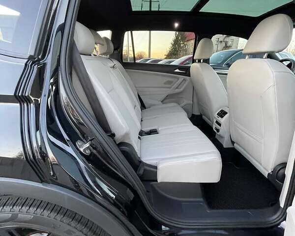 Черный Фольксваген Тигуан, объемом двигателя 2 л и пробегом 49 тыс. км за 25500 $, фото 28 на Automoto.ua