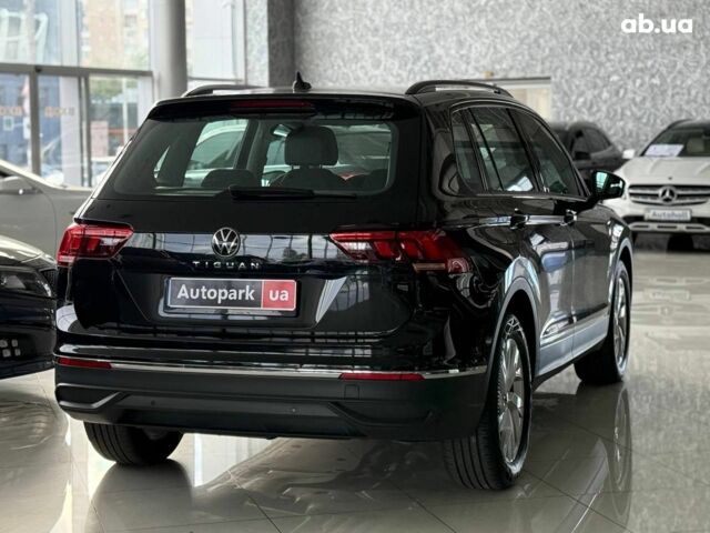 Чорний Фольксваген Тігуан, об'ємом двигуна 2 л та пробігом 56 тис. км за 33990 $, фото 7 на Automoto.ua