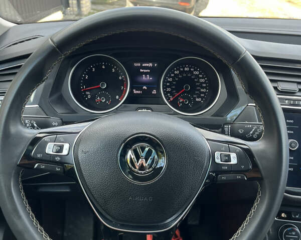 Черный Фольксваген Тигуан, объемом двигателя 2 л и пробегом 107 тыс. км за 21500 $, фото 17 на Automoto.ua