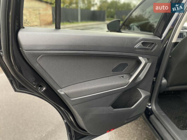 Чорний Фольксваген Тігуан, об'ємом двигуна 1.98 л та пробігом 44 тис. км за 19750 $, фото 39 на Automoto.ua