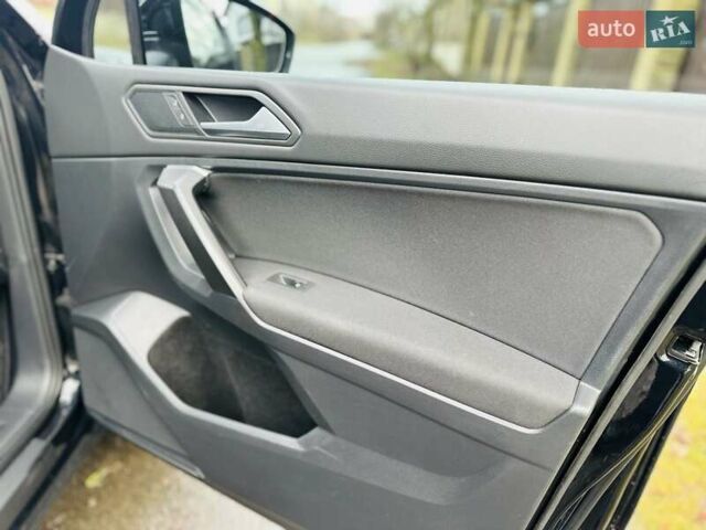 Черный Фольксваген Тигуан, объемом двигателя 2 л и пробегом 40 тыс. км за 17999 $, фото 32 на Automoto.ua