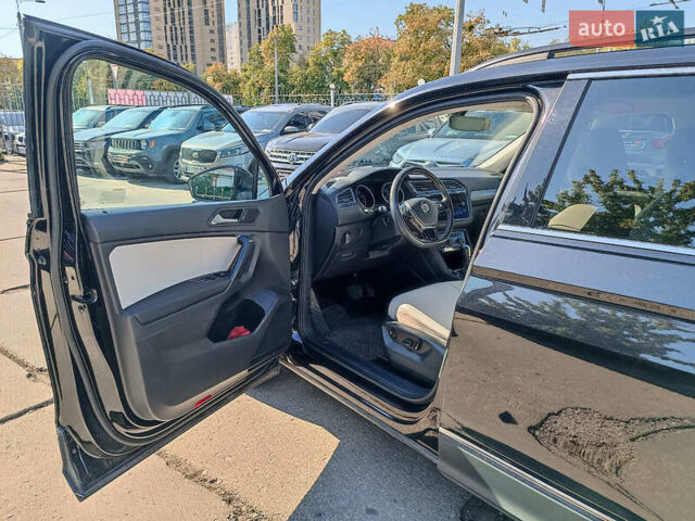 Черный Фольксваген Тигуан, объемом двигателя 2 л и пробегом 46 тыс. км за 22380 $, фото 21 на Automoto.ua