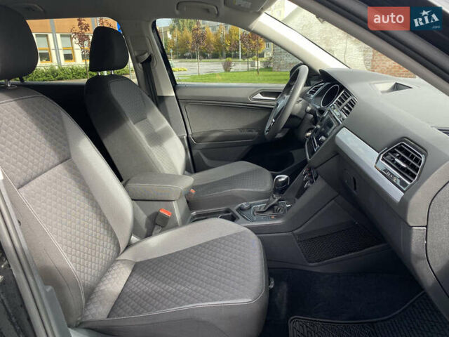 Чорний Фольксваген Тігуан, об'ємом двигуна 1.98 л та пробігом 44 тис. км за 19750 $, фото 34 на Automoto.ua