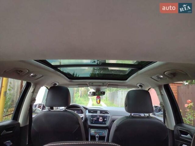 Черный Фольксваген Тигуан, объемом двигателя 2 л и пробегом 27 тыс. км за 25600 $, фото 2 на Automoto.ua