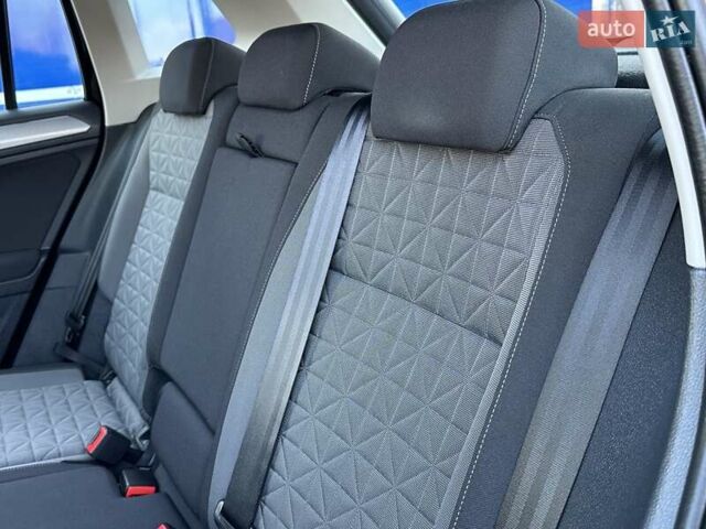 Черный Фольксваген Тигуан, объемом двигателя 2 л и пробегом 180 тыс. км за 29550 $, фото 80 на Automoto.ua