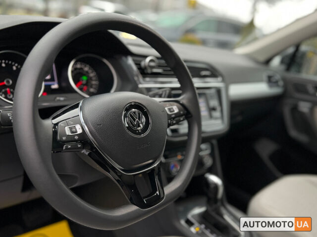 Чорний Фольксваген Тігуан, об'ємом двигуна 2 л та пробігом 37 тис. км за 25800 $, фото 18 на Automoto.ua