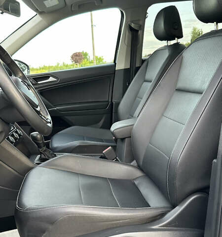 Черный Фольксваген Тигуан, объемом двигателя 2 л и пробегом 101 тыс. км за 22750 $, фото 11 на Automoto.ua