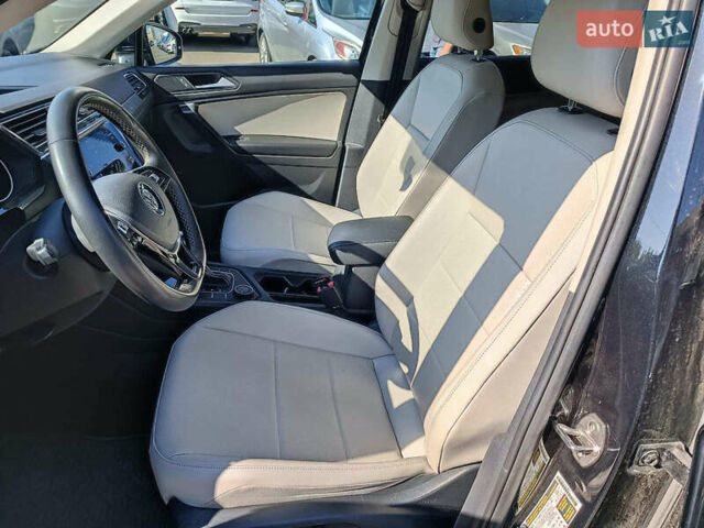 Черный Фольксваген Тигуан, объемом двигателя 2 л и пробегом 46 тыс. км за 22380 $, фото 22 на Automoto.ua