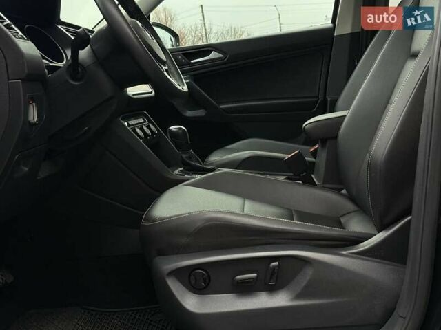 Черный Фольксваген Тигуан, объемом двигателя 1.98 л и пробегом 90 тыс. км за 21500 $, фото 29 на Automoto.ua