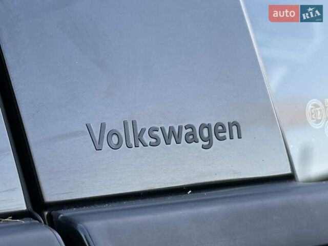 Черный Фольксваген Тигуан, объемом двигателя 2 л и пробегом 165 тыс. км за 29999 $, фото 31 на Automoto.ua