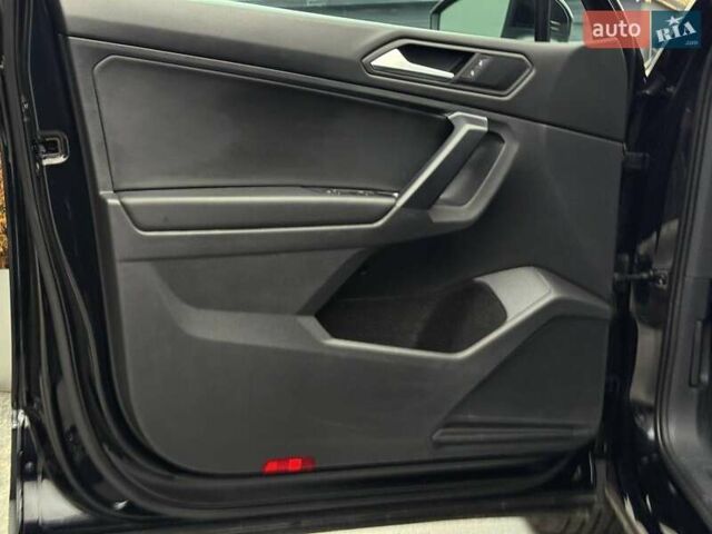 Черный Фольксваген Тигуан, объемом двигателя 1.98 л и пробегом 90 тыс. км за 21500 $, фото 26 на Automoto.ua