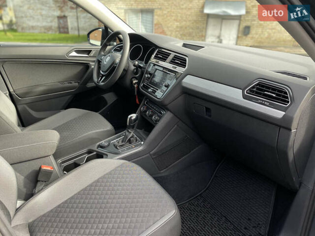Чорний Фольксваген Тігуан, об'ємом двигуна 1.98 л та пробігом 44 тис. км за 19750 $, фото 33 на Automoto.ua