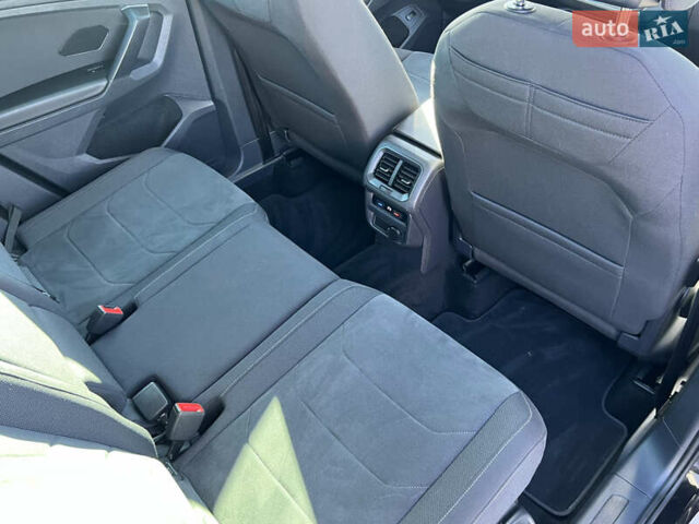 Чорний Фольксваген Тігуан, об'ємом двигуна 1.97 л та пробігом 235 тис. км за 26588 $, фото 24 на Automoto.ua