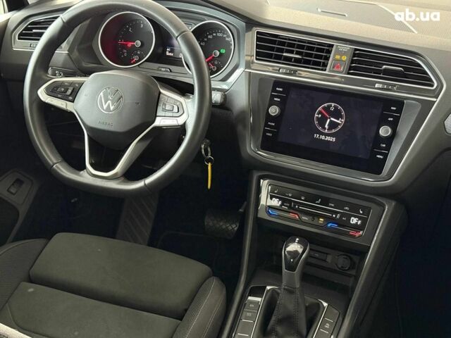 Чорний Фольксваген Тігуан, об'ємом двигуна 2 л та пробігом 56 тис. км за 33990 $, фото 23 на Automoto.ua