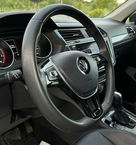 Черный Фольксваген Тигуан, объемом двигателя 2 л и пробегом 101 тыс. км за 22750 $, фото 13 на Automoto.ua