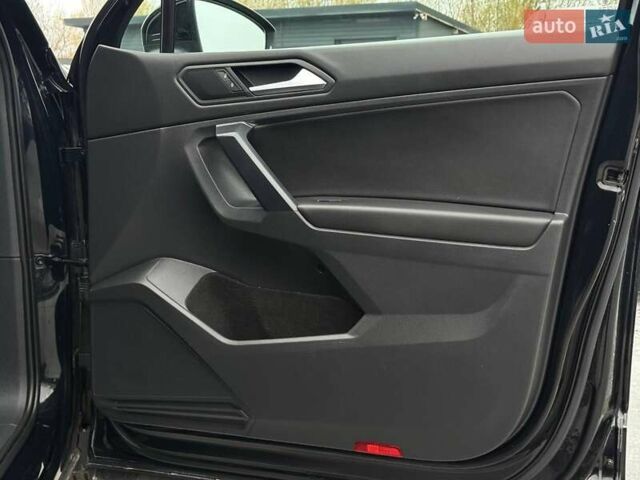 Черный Фольксваген Тигуан, объемом двигателя 1.98 л и пробегом 90 тыс. км за 21500 $, фото 69 на Automoto.ua