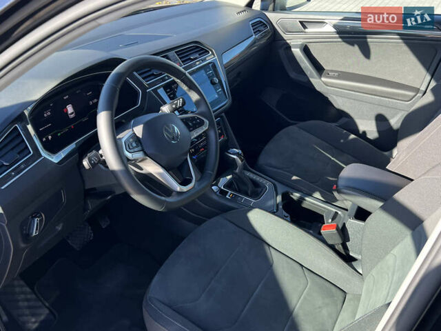 Чорний Фольксваген Тігуан, об'ємом двигуна 1.97 л та пробігом 235 тис. км за 26588 $, фото 14 на Automoto.ua