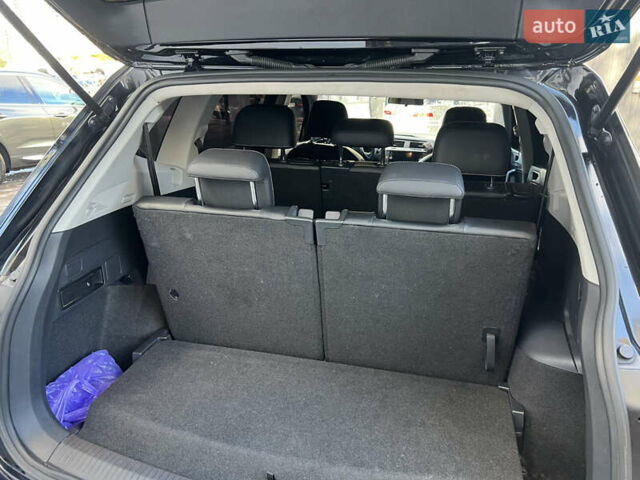 Чорний Фольксваген Тігуан, об'ємом двигуна 2 л та пробігом 56 тис. км за 23700 $, фото 14 на Automoto.ua