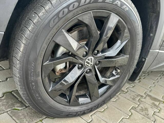 Чорний Фольксваген Тігуан, об'ємом двигуна 1.5 л та пробігом 130 тис. км за 17300 $, фото 18 на Automoto.ua