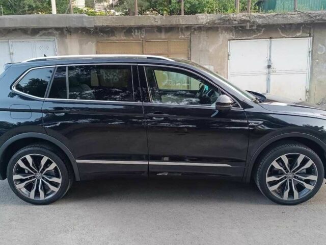 Черный Фольксваген Тигуан, объемом двигателя 0 л и пробегом 72 тыс. км за 14700 $, фото 3 на Automoto.ua