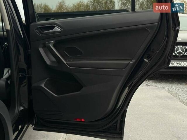 Черный Фольксваген Тигуан, объемом двигателя 1.98 л и пробегом 90 тыс. км за 21500 $, фото 63 на Automoto.ua