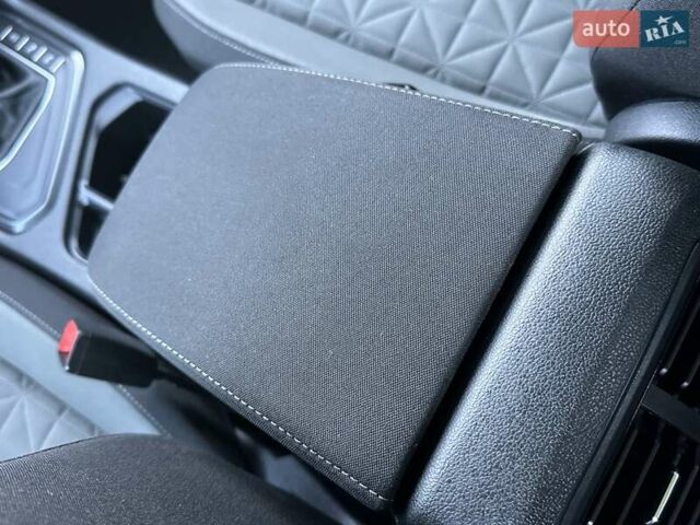 Черный Фольксваген Тигуан, объемом двигателя 2 л и пробегом 180 тыс. км за 29550 $, фото 83 на Automoto.ua