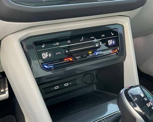 Черный Фольксваген Тигуан, объемом двигателя 2 л и пробегом 49 тыс. км за 25500 $, фото 24 на Automoto.ua