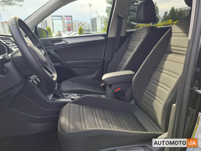 Чорний Фольксваген Тігуан, об'ємом двигуна 2 л та пробігом 25 тис. км за 28400 $, фото 14 на Automoto.ua