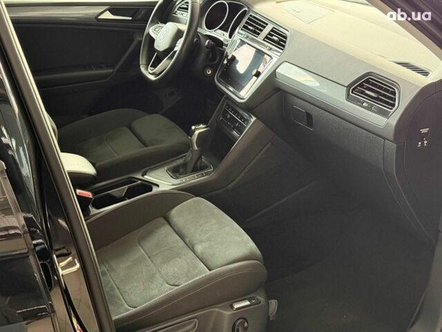 Чорний Фольксваген Тігуан, об'ємом двигуна 2 л та пробігом 56 тис. км за 33990 $, фото 19 на Automoto.ua