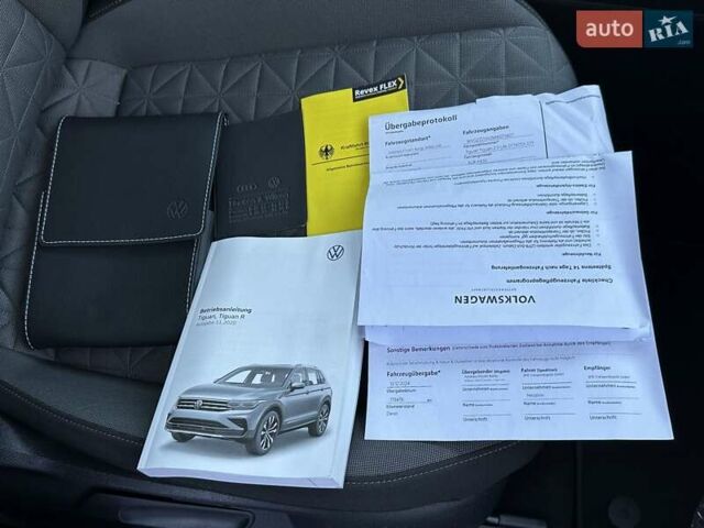 Черный Фольксваген Тигуан, объемом двигателя 2 л и пробегом 180 тыс. км за 29550 $, фото 104 на Automoto.ua