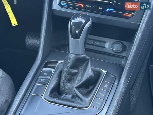 Черный Фольксваген Тигуан, объемом двигателя 2 л и пробегом 180 тыс. км за 29550 $, фото 96 на Automoto.ua