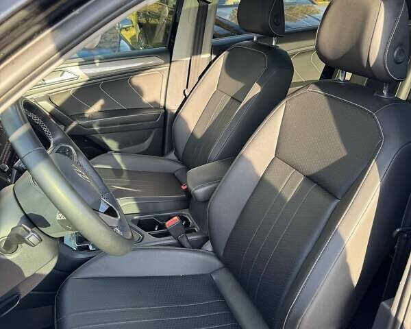 Черный Фольксваген Тигуан, объемом двигателя 2 л и пробегом 68 тыс. км за 24100 $, фото 8 на Automoto.ua