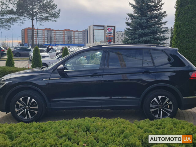 Чорний Фольксваген Тігуан, об'ємом двигуна 2 л та пробігом 25 тис. км за 28400 $, фото 3 на Automoto.ua